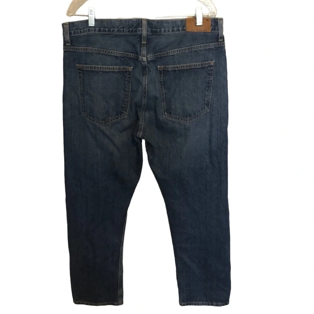 Tommy Hilfiger Men’s Classic Straight leg Medium wash jeans